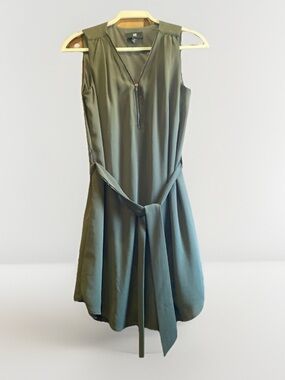 🐇IZ BYER Olive Sleeveless Zip Belted A-Line Knee Dress V-Neck Size M